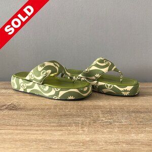 ASOS Design Womans Size 8 Green Chunky Toe Thong Sandals